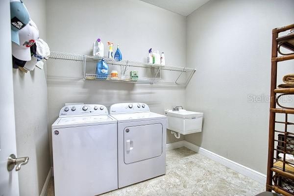 For Sale: $779,000 (4 beds, 3 baths, 2386 Square Feet)