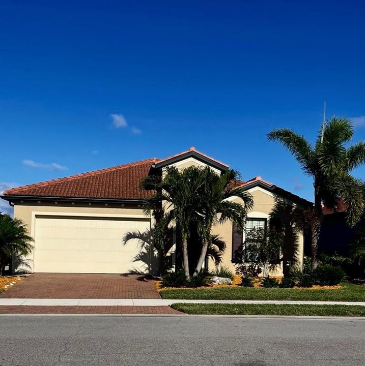 For Sale: $779,000 (4 beds, 3 baths, 2386 Square Feet)