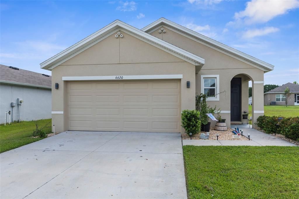 Activo con contrato: $269,900 (3 camas, 2 baños, 1535 Pies cuadrados)