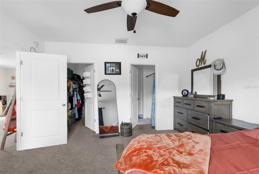 Activo con contrato: $269,900 (3 camas, 2 baños, 1535 Pies cuadrados)