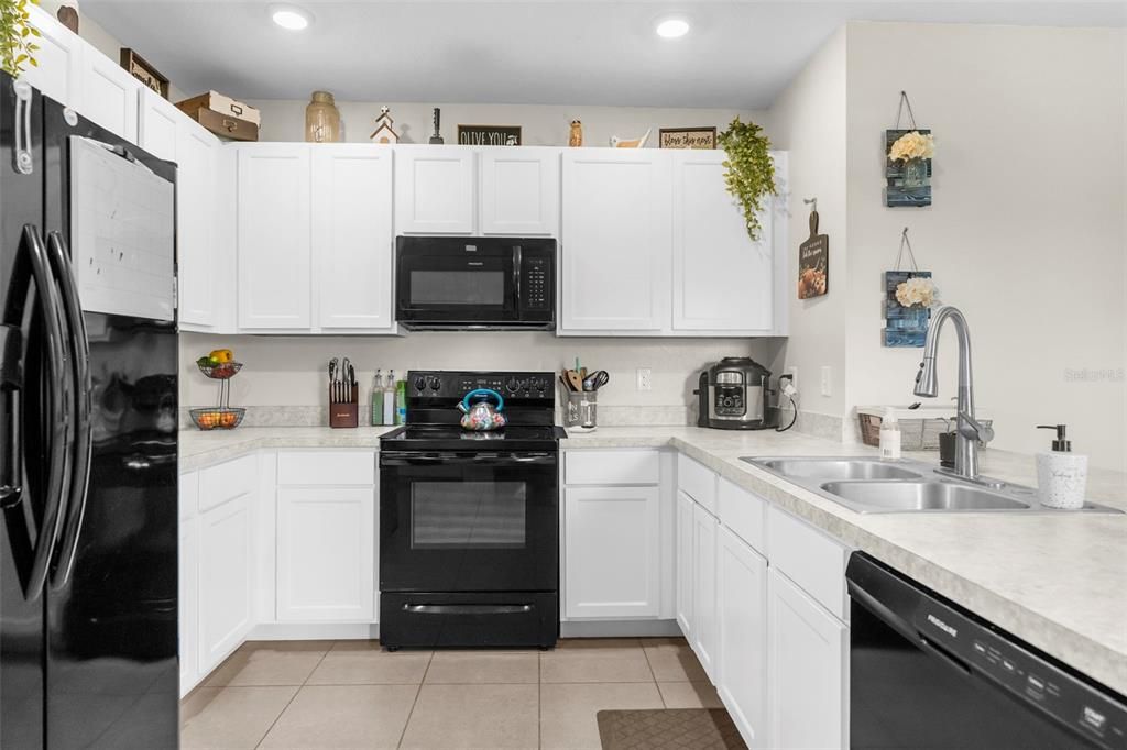 Activo con contrato: $269,900 (3 camas, 2 baños, 1535 Pies cuadrados)