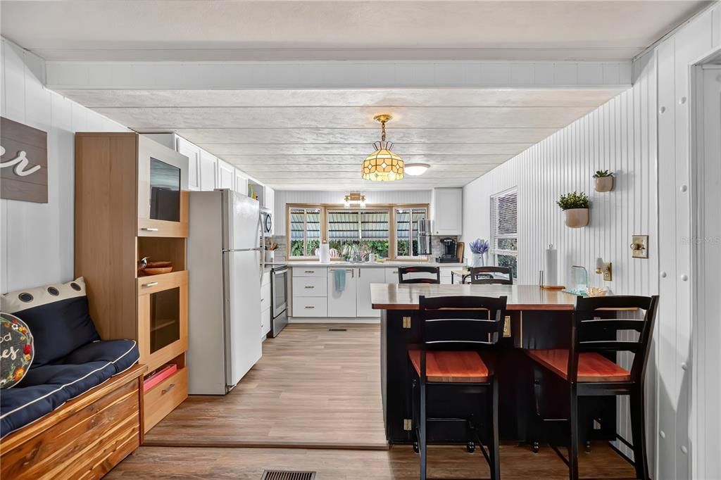 For Sale: $140,000 (2 beds, 1 baths, 672 Square Feet)