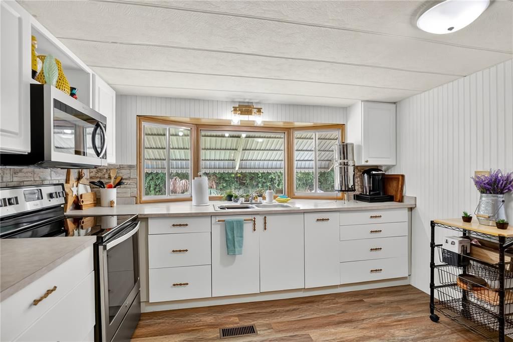 For Sale: $140,000 (2 beds, 1 baths, 672 Square Feet)