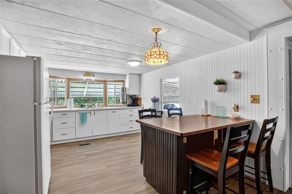 For Sale: $140,000 (2 beds, 1 baths, 672 Square Feet)