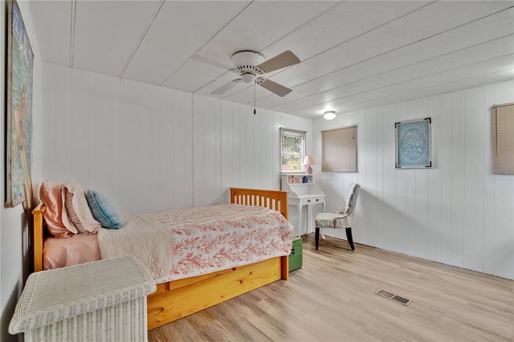 For Sale: $140,000 (2 beds, 1 baths, 672 Square Feet)