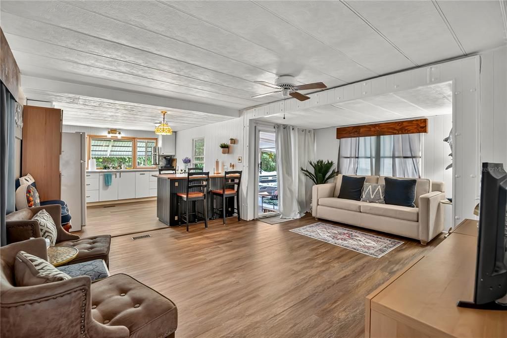 For Sale: $140,000 (2 beds, 1 baths, 672 Square Feet)