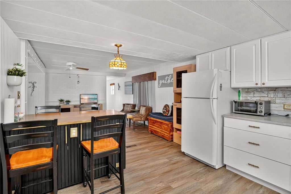 For Sale: $140,000 (2 beds, 1 baths, 672 Square Feet)