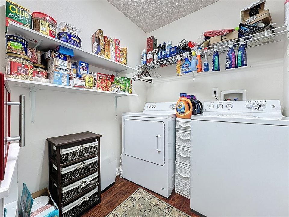 Activo con contrato: $337,500 (2 camas, 2 baños, 1745 Pies cuadrados)