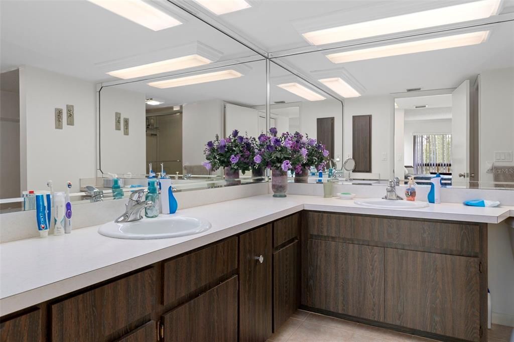 For Sale: $205,000 (2 beds, 2 baths, 1643 Square Feet)