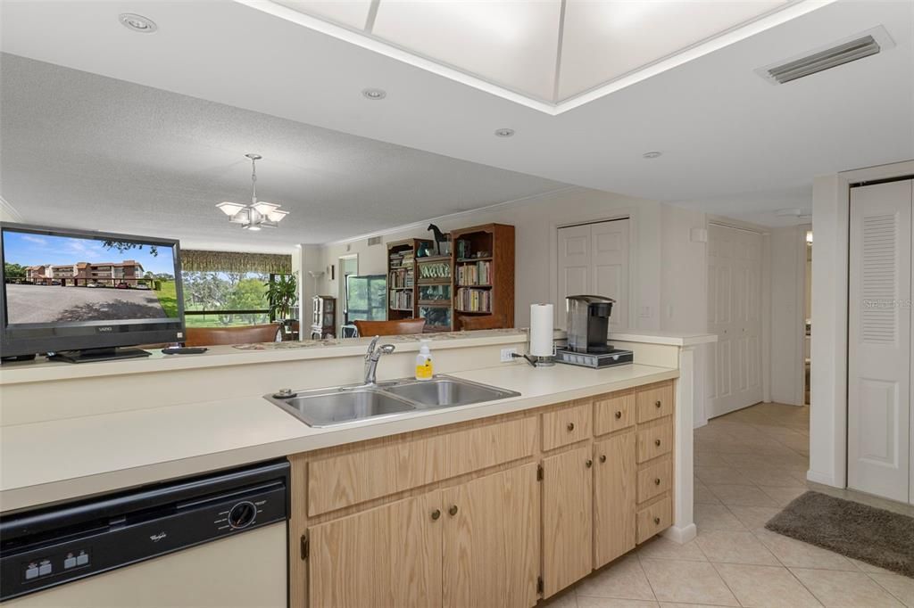 For Sale: $205,000 (2 beds, 2 baths, 1643 Square Feet)