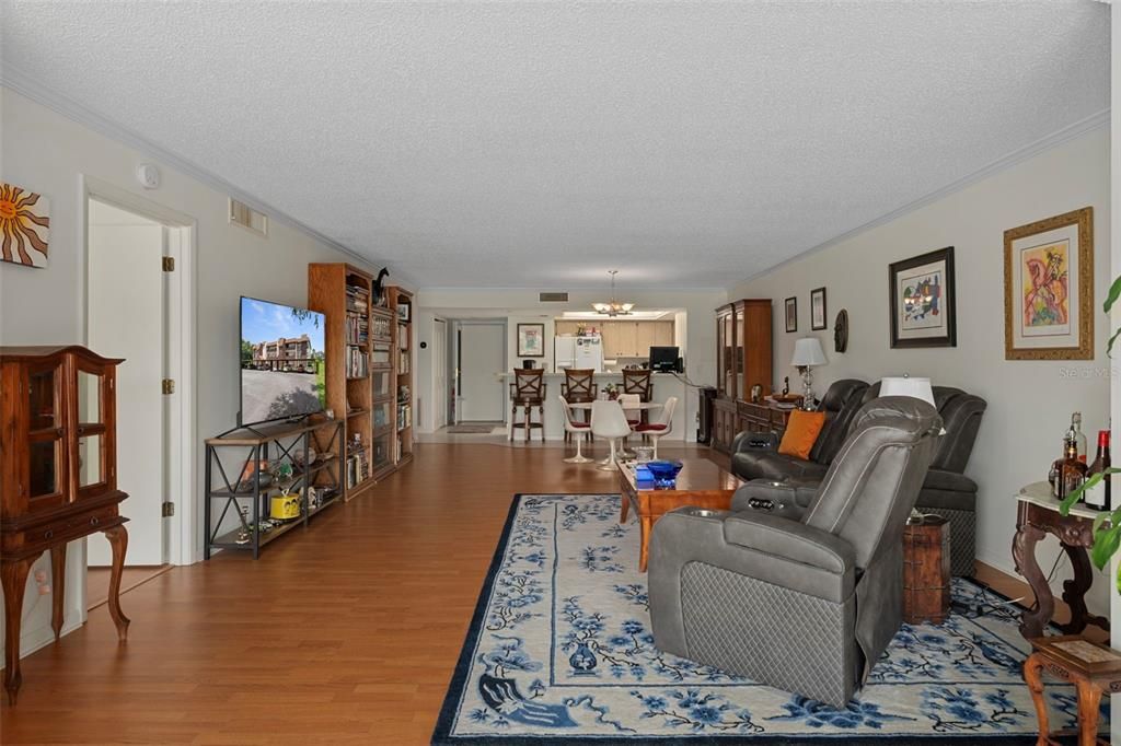 For Sale: $205,000 (2 beds, 2 baths, 1643 Square Feet)