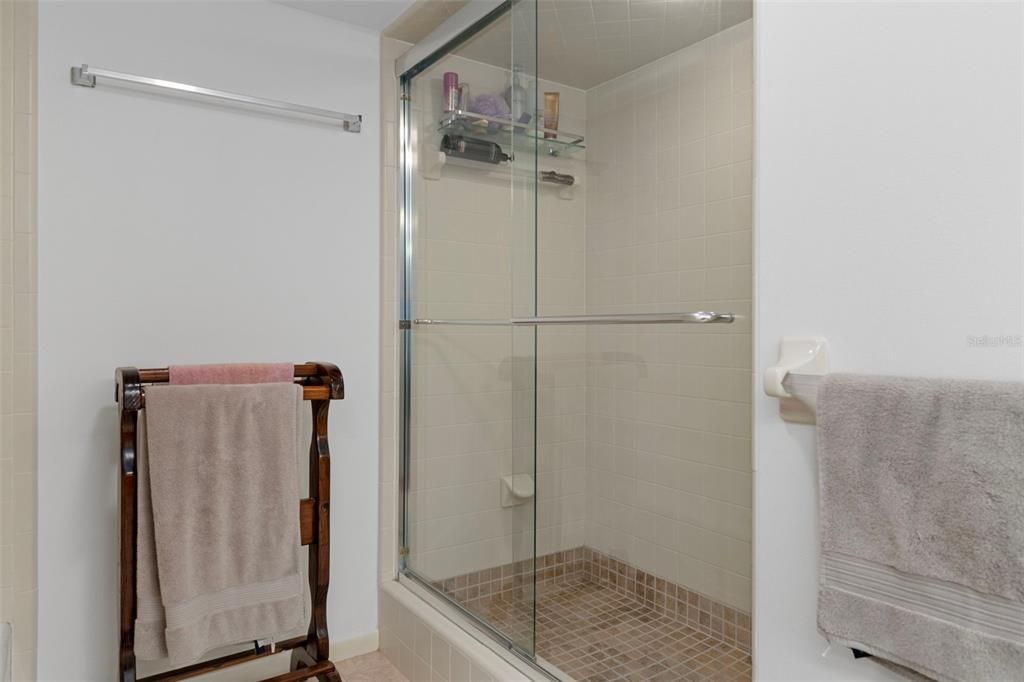 For Sale: $205,000 (2 beds, 2 baths, 1643 Square Feet)