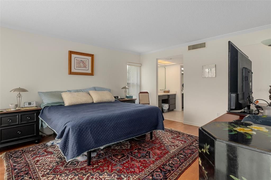 For Sale: $205,000 (2 beds, 2 baths, 1643 Square Feet)