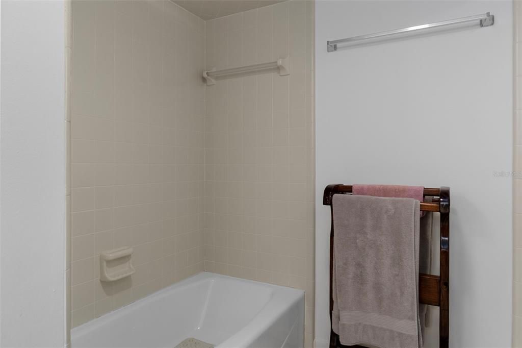 For Sale: $205,000 (2 beds, 2 baths, 1643 Square Feet)