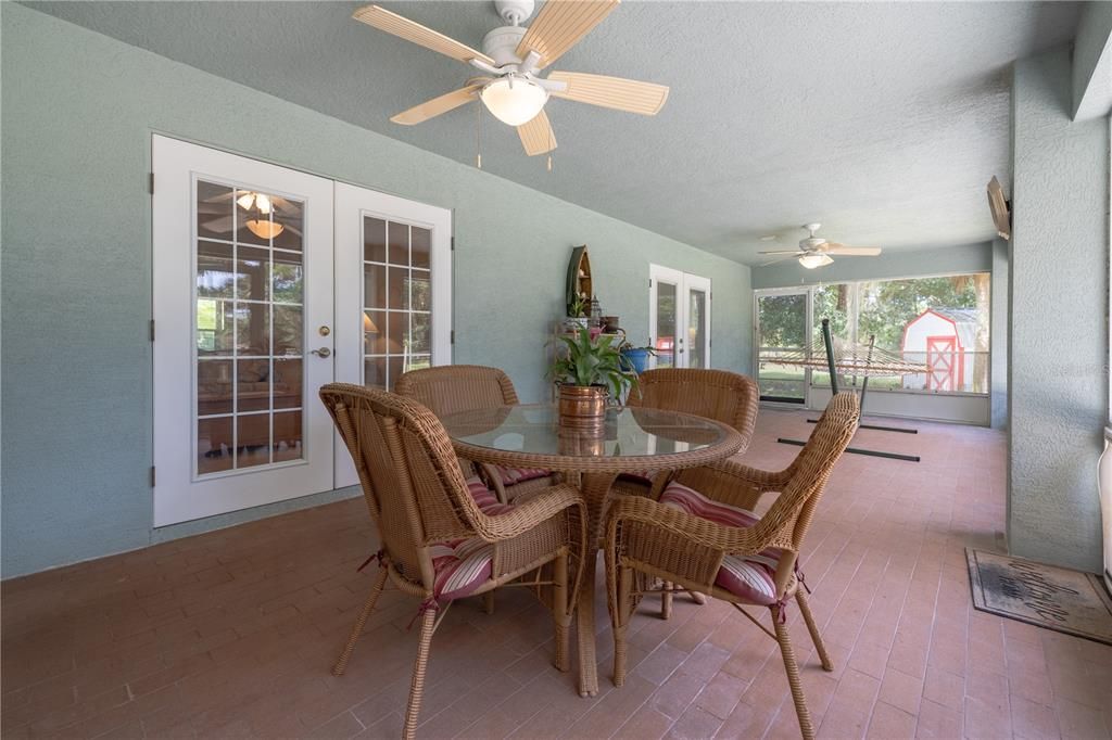 En Venta: $958,000 (3 camas, 2 baños, 2764 Pies cuadrados)