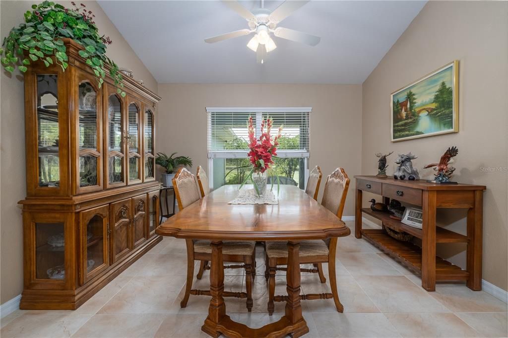 En Venta: $958,000 (3 camas, 2 baños, 2764 Pies cuadrados)