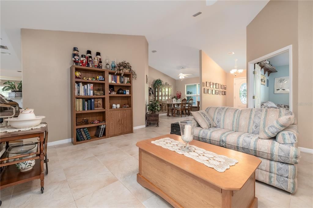 En Venta: $958,000 (3 camas, 2 baños, 2764 Pies cuadrados)