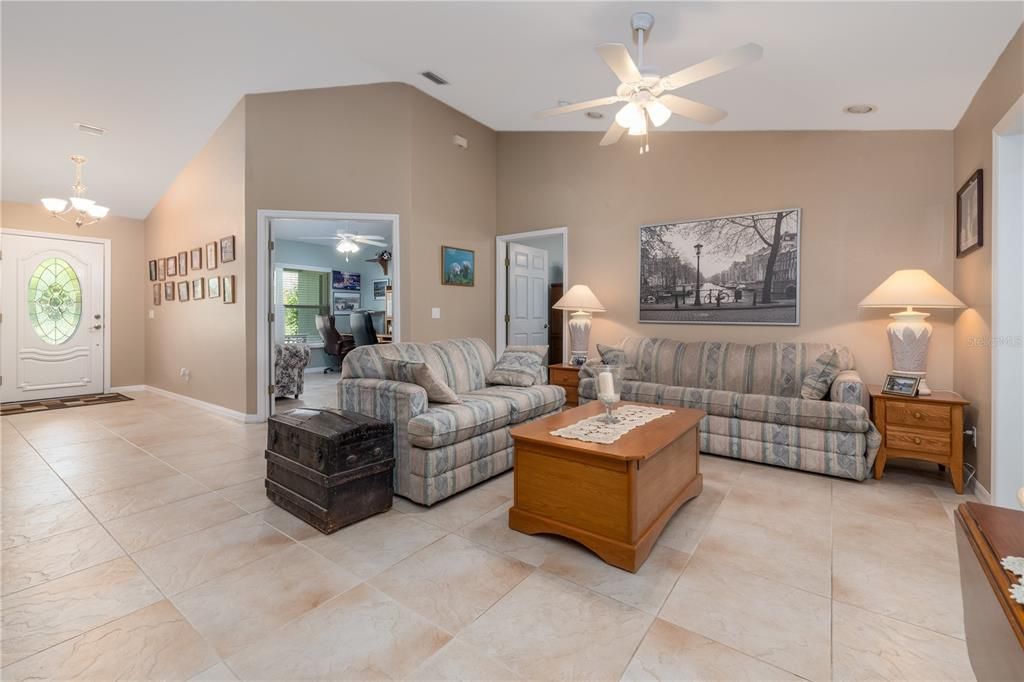 En Venta: $958,000 (3 camas, 2 baños, 2764 Pies cuadrados)