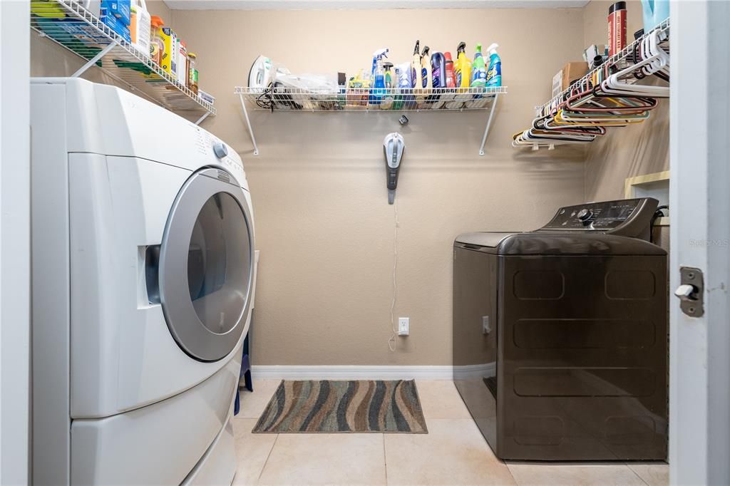 En Venta: $958,000 (3 camas, 2 baños, 2764 Pies cuadrados)