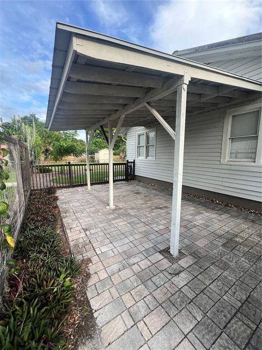 合同活跃: $214,468 (2 贝兹, 1 浴室, 1112 平方英尺)