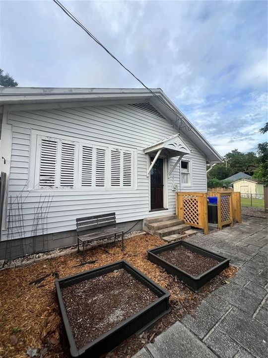 合同活跃: $214,468 (2 贝兹, 1 浴室, 1112 平方英尺)