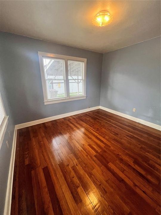 合同活跃: $214,468 (2 贝兹, 1 浴室, 1112 平方英尺)