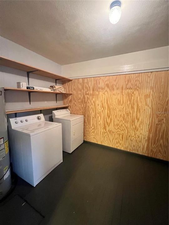 合同活跃: $214,468 (2 贝兹, 1 浴室, 1112 平方英尺)