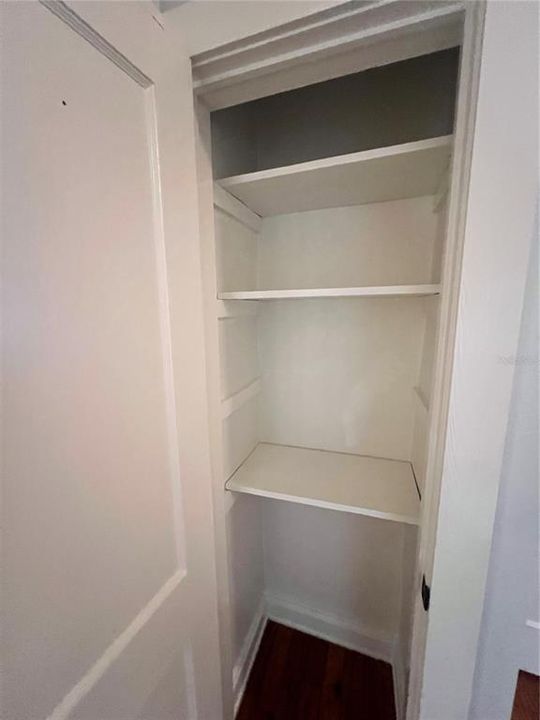 合同活跃: $214,468 (2 贝兹, 1 浴室, 1112 平方英尺)