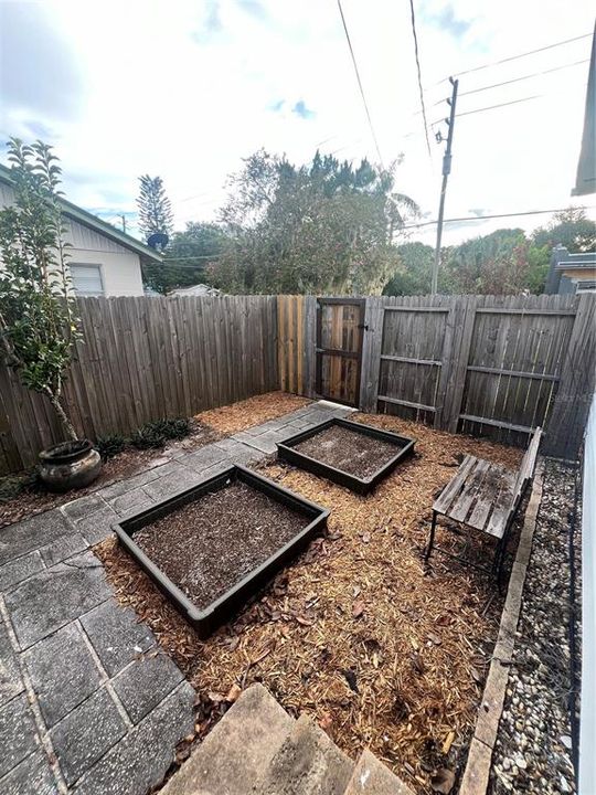 合同活跃: $214,468 (2 贝兹, 1 浴室, 1112 平方英尺)