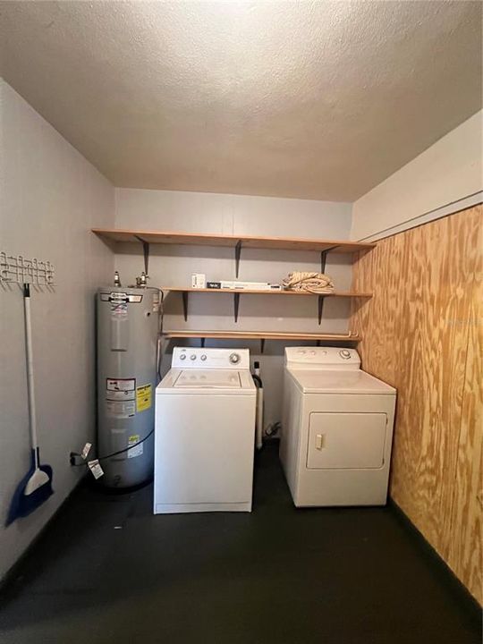 合同活跃: $214,468 (2 贝兹, 1 浴室, 1112 平方英尺)