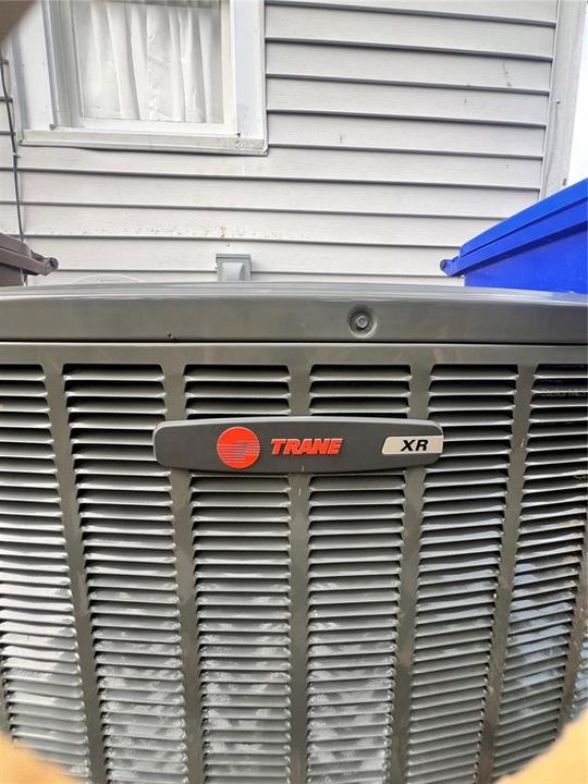 合同活跃: $214,468 (2 贝兹, 1 浴室, 1112 平方英尺)