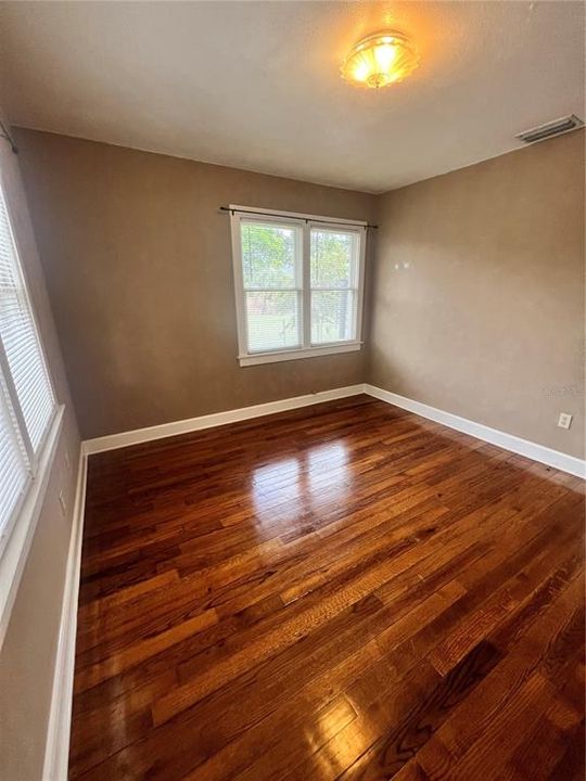 合同活跃: $214,468 (2 贝兹, 1 浴室, 1112 平方英尺)