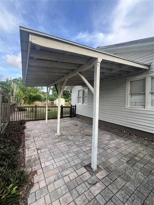 合同活跃: $214,468 (2 贝兹, 1 浴室, 1112 平方英尺)