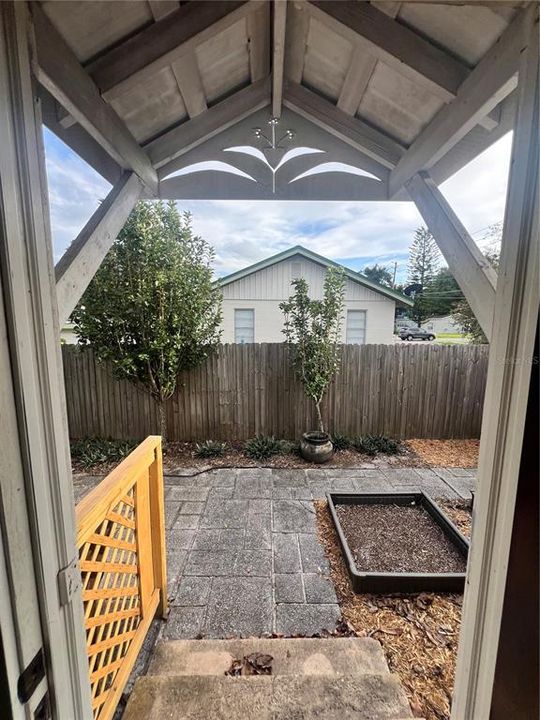 合同活跃: $214,468 (2 贝兹, 1 浴室, 1112 平方英尺)