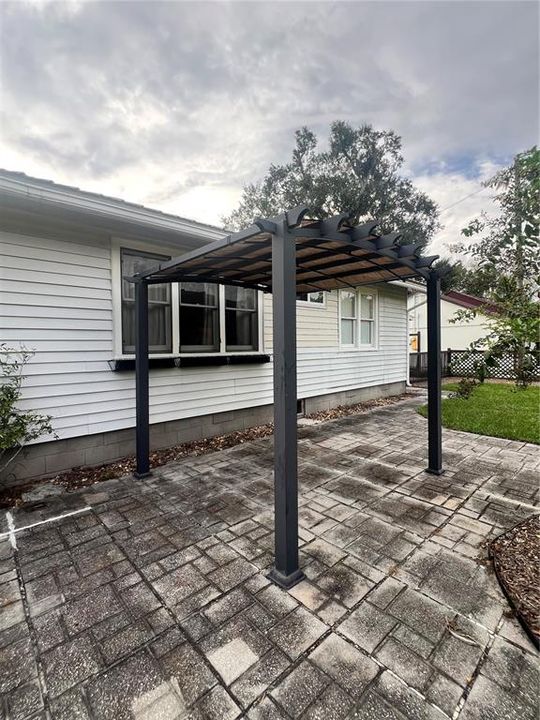 合同活跃: $214,468 (2 贝兹, 1 浴室, 1112 平方英尺)