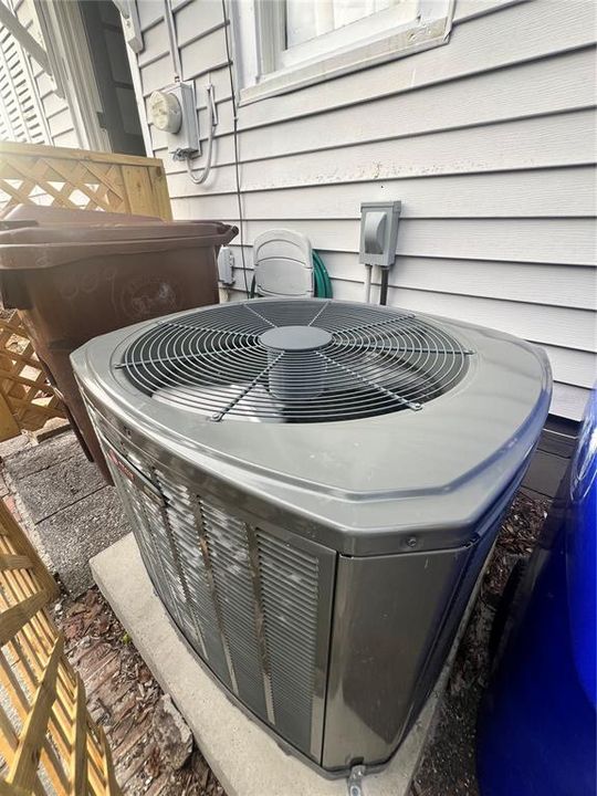 合同活跃: $214,468 (2 贝兹, 1 浴室, 1112 平方英尺)