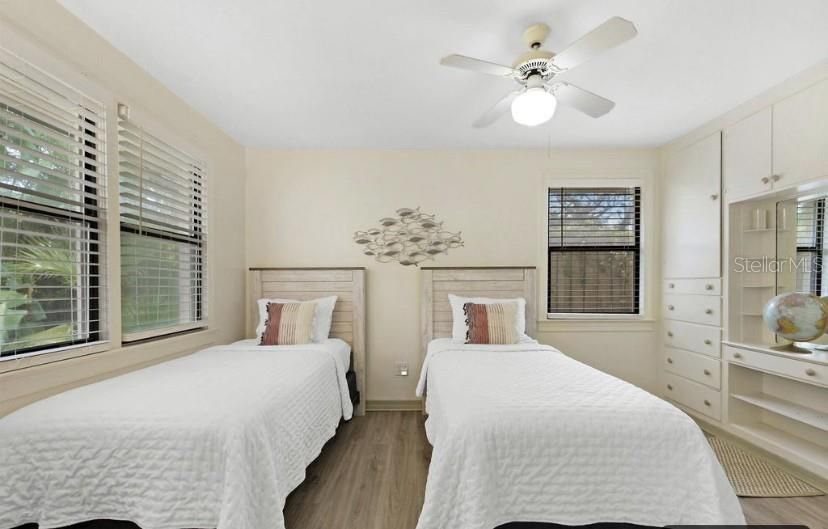 待售: $675,500 (4 贝兹, 2 浴室, 1787 平方英尺)