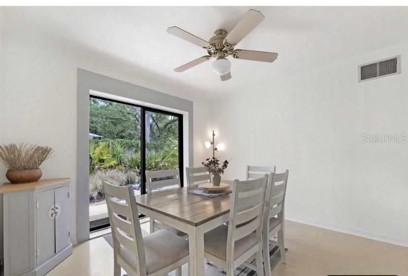 待售: $675,500 (4 贝兹, 2 浴室, 1787 平方英尺)