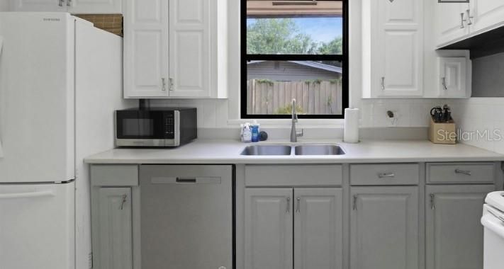 待售: $675,500 (4 贝兹, 2 浴室, 1787 平方英尺)