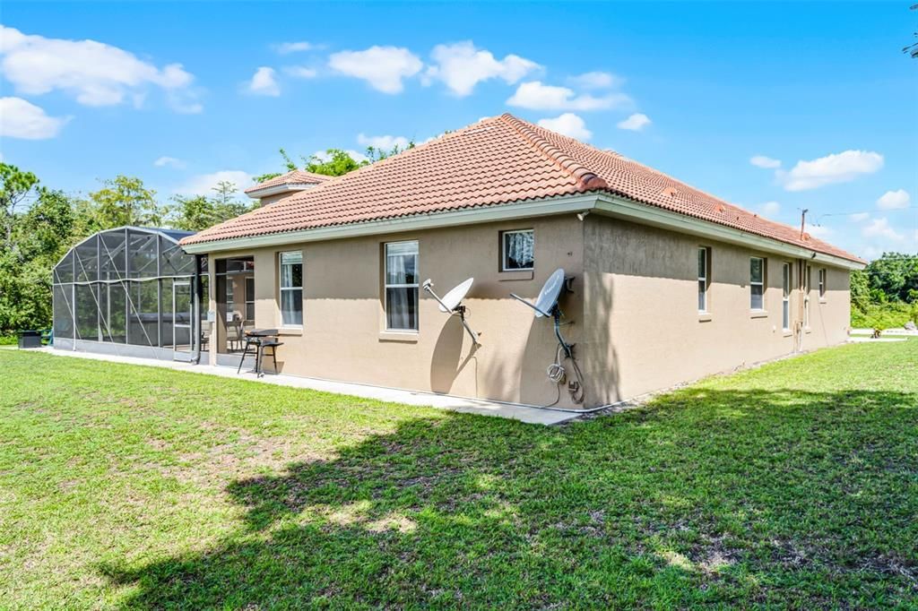 Activo con contrato: $725,000 (5 camas, 4 baños, 3187 Pies cuadrados)