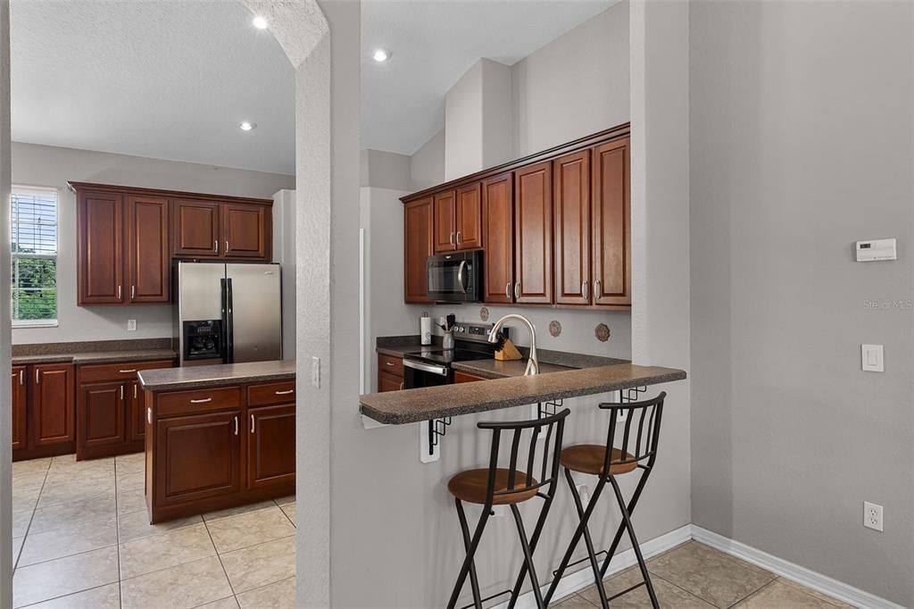 Activo con contrato: $725,000 (5 camas, 4 baños, 3187 Pies cuadrados)