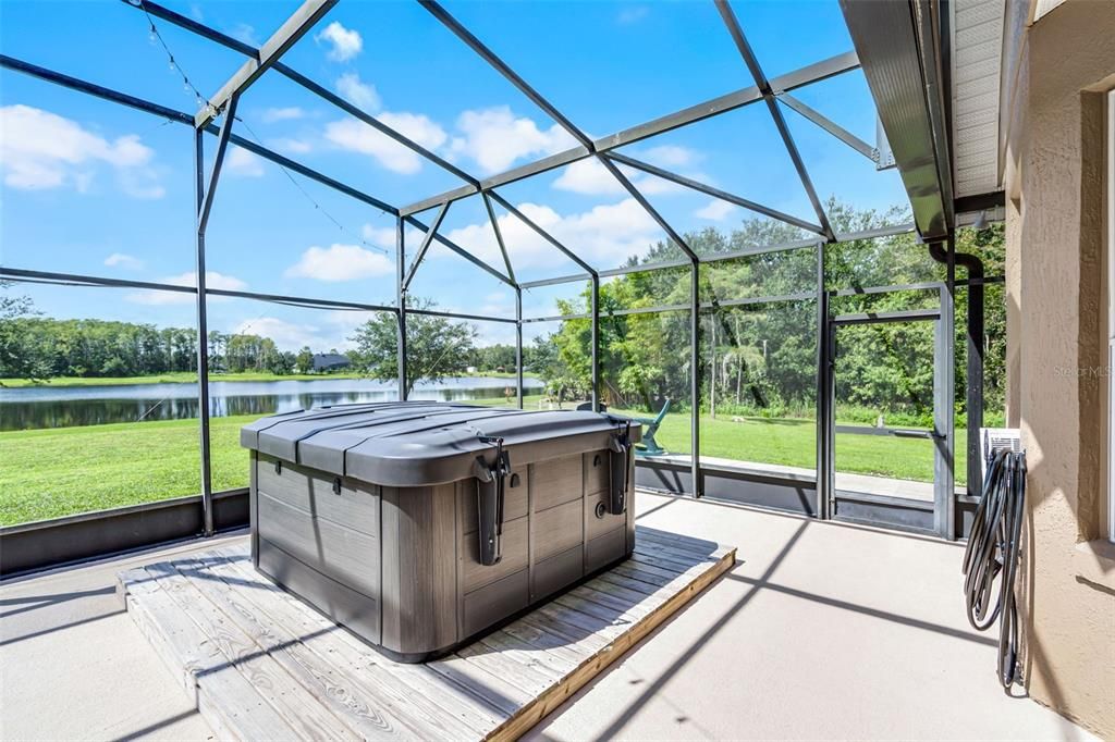 Activo con contrato: $725,000 (5 camas, 4 baños, 3187 Pies cuadrados)