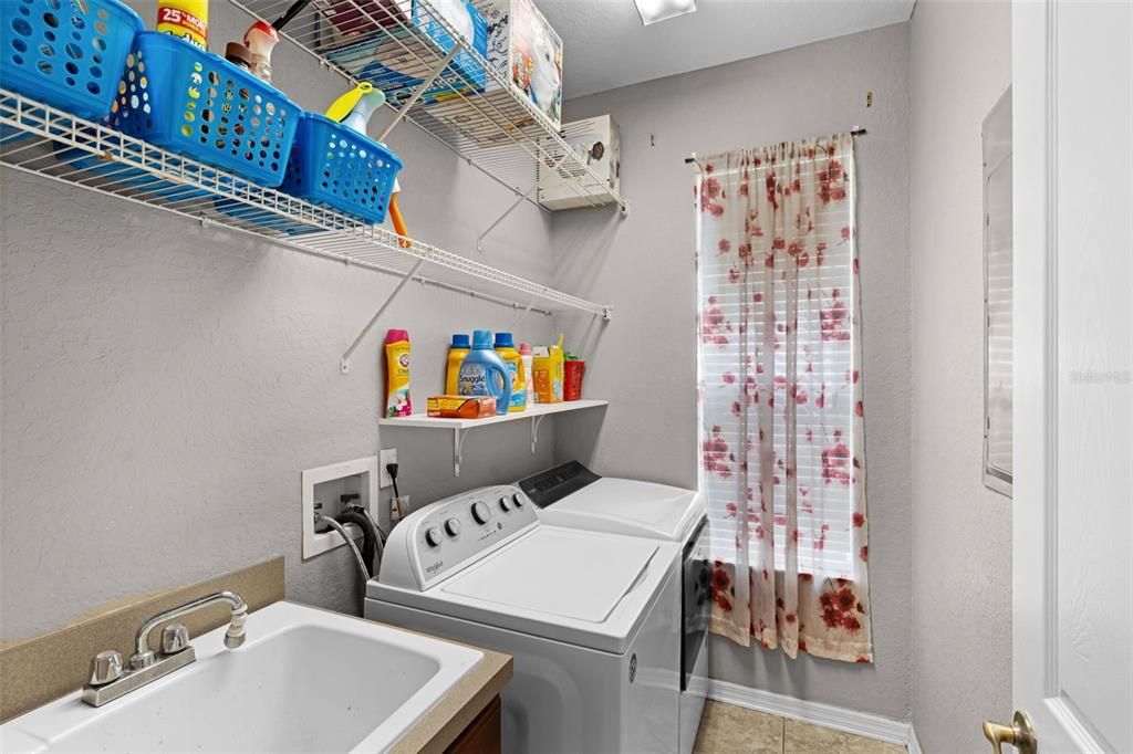 Activo con contrato: $725,000 (5 camas, 4 baños, 3187 Pies cuadrados)