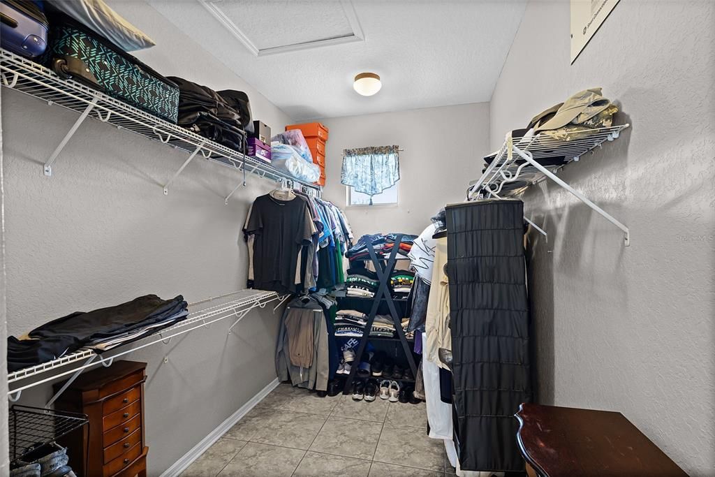 Activo con contrato: $725,000 (5 camas, 4 baños, 3187 Pies cuadrados)