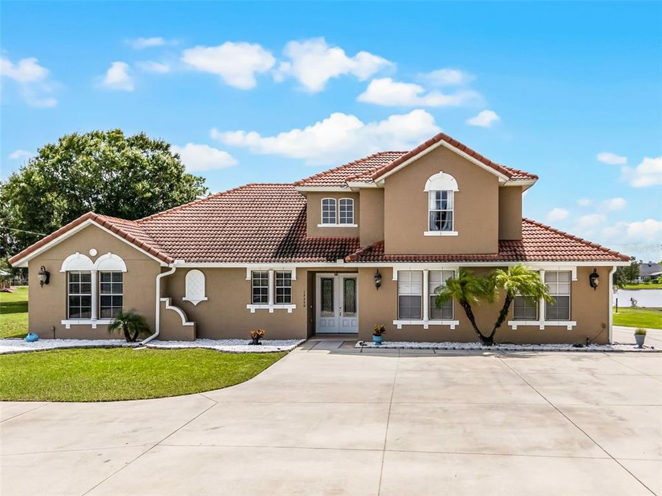 Activo con contrato: $725,000 (5 camas, 4 baños, 3187 Pies cuadrados)