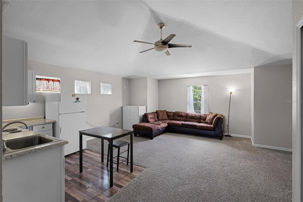 Activo con contrato: $725,000 (5 camas, 4 baños, 3187 Pies cuadrados)