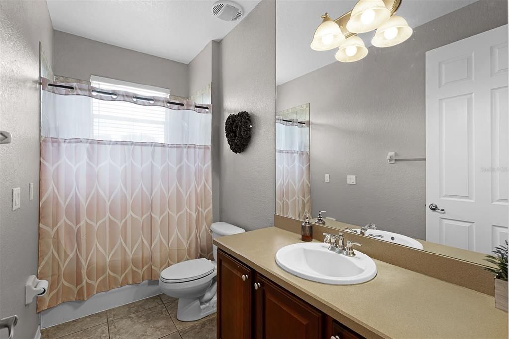 Activo con contrato: $725,000 (5 camas, 4 baños, 3187 Pies cuadrados)