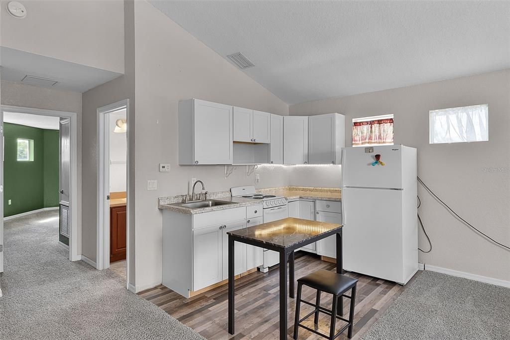 Activo con contrato: $725,000 (5 camas, 4 baños, 3187 Pies cuadrados)