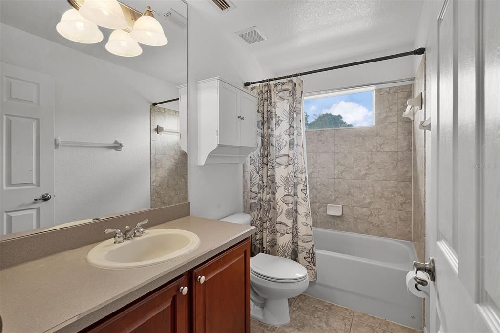 Activo con contrato: $725,000 (5 camas, 4 baños, 3187 Pies cuadrados)