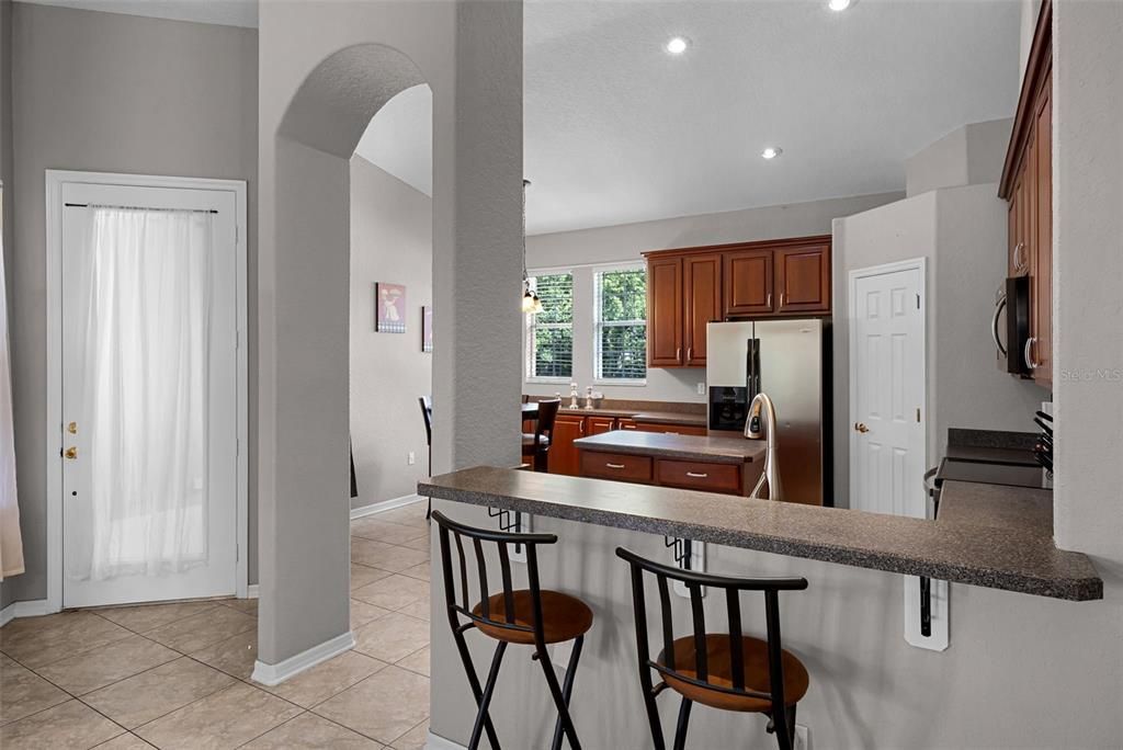 Activo con contrato: $725,000 (5 camas, 4 baños, 3187 Pies cuadrados)